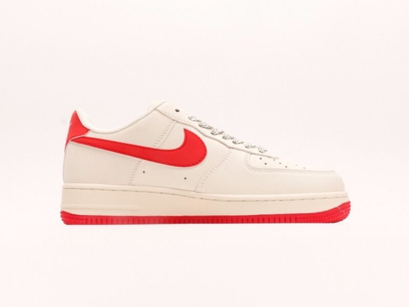 【AT2960】Nike Air Force 1 Low 07 x Supreme ホワイトレッドフルスカイスター ピュアロープロファイルのエアフォースワン フルレングスのハニカムエアクッション内蔵