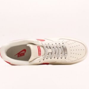 【AT2960】Nike Air Force 1 Low 07 x Supreme ホワイトレッドフルスカイスター ピュアロープロファイルのエアフォースワン フルレングスのハニカムエアクッション内蔵