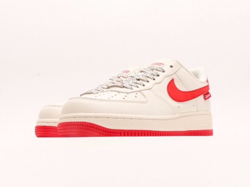 【AT2960】Nike Air Force 1 Low 07 x Supreme ホワイトレッドフルスカイスター ピュアロープロファイルのエアフォースワン フルレングスのハニカムエアクッション内蔵