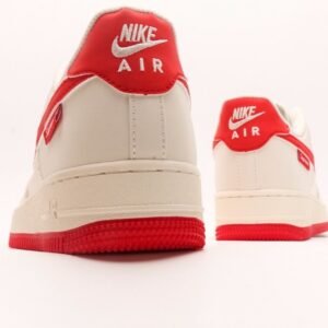 【AT2960】Nike Air Force 1 Low 07 x Supreme ホワイトレッドフルスカイスター ピュアロープロファイルのエアフォースワン フルレングスのハニカムエアクッション内蔵