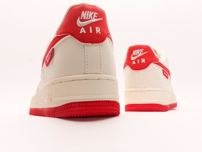 【AT2960】Nike Air Force 1 Low 07 x Supreme ホワイトレッドフルスカイスター ピュアロープロファイルのエアフォースワン フルレングスのハニカムエアクッション内蔵