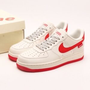 【AT2960】Nike Air Force 1 Low 07 x Supreme ホワイトレッドフルスカイスター ピュアロープロファイルのエアフォースワン フルレングスのハニカムエアクッション内蔵