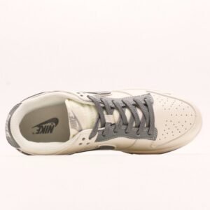 【AT2961】Supreme x Nike Dunk Lowのこのバージョンは、従来の産業設計の制限を打破し、革新を追求しています。