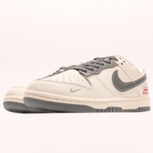 【AT2961】Supreme x Nike Dunk Lowのこのバージョンは、従来の産業設計の制限を打破し、革新を追求しています。