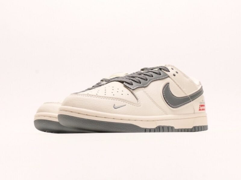 【AT2961】Supreme x Nike Dunk Lowのこのバージョンは、従来の産業設計の制限を打破し、革新を追求しています。