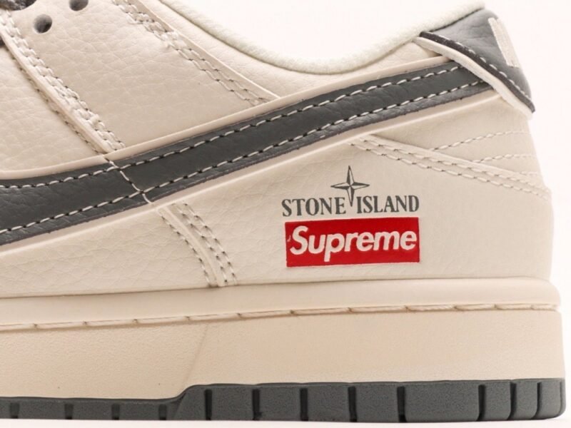 【AT2961】Supreme x Nike Dunk Lowのこのバージョンは、従来の産業設計の制限を打破し、革新を追求しています。