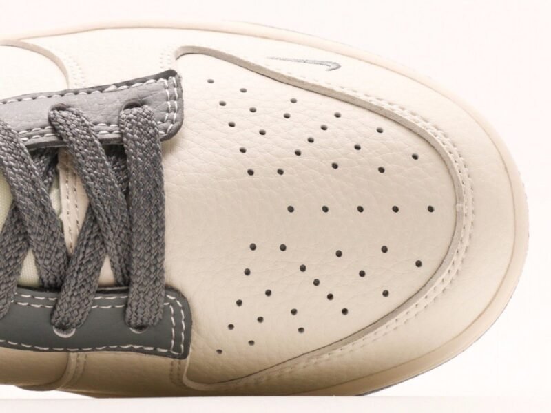 【AT2961】Supreme x Nike Dunk Lowのこのバージョンは、従来の産業設計の制限を打破し、革新を追求しています。