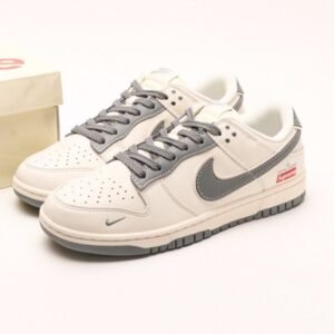 【AT2961】Supreme x Nike Dunk Lowのこのバージョンは、従来の産業設計の制限を打破し、革新を追求しています。
