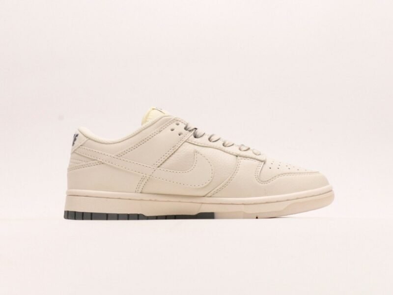 【AT2969】Supreme x Nike Dunk Low ホワイトブラウンのデュアルトーン。このアイテムは、伝統的な産業ラインデザインの制約を破ることを主張しています。