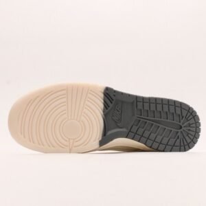 【AT2969】Supreme x Nike Dunk Low ホワイトブラウンのデュアルトーン。このアイテムは、伝統的な産業ラインデザインの制約を破ることを主張しています。