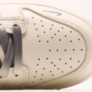 【AT2969】Supreme x Nike Dunk Low ホワイトブラウンのデュアルトーン。このアイテムは、伝統的な産業ラインデザインの制約を破ることを主張しています。