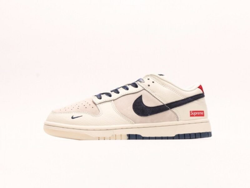 【AT2970】Nike x Supreme Nike SB Dunk Low Supremeコラボ - ライトブルーのチェック、記念すべき高級カスタマイズ、ローカットのカジュアルスニーカー。