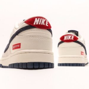 【AT2970】Nike x Supreme Nike SB Dunk Low Supremeコラボ - ライトブルーのチェック、記念すべき高級カスタマイズ、ローカットのカジュアルスニーカー。
