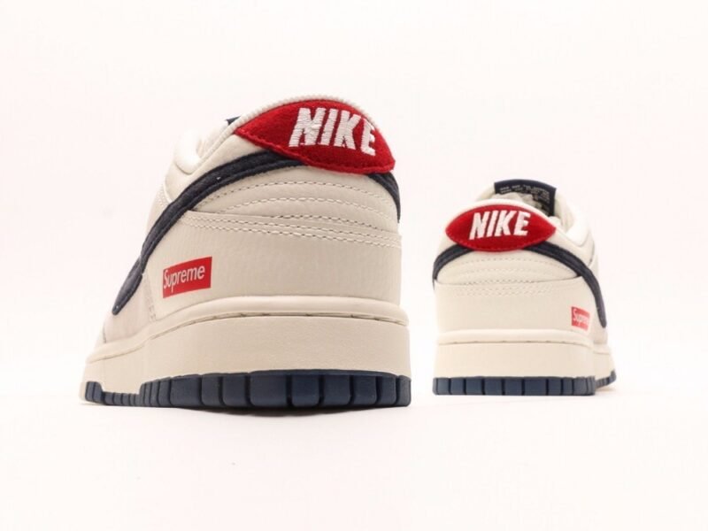 【AT2970】Nike x Supreme Nike SB Dunk Low Supremeコラボ - ライトブルーのチェック、記念すべき高級カスタマイズ、ローカットのカジュアルスニーカー。