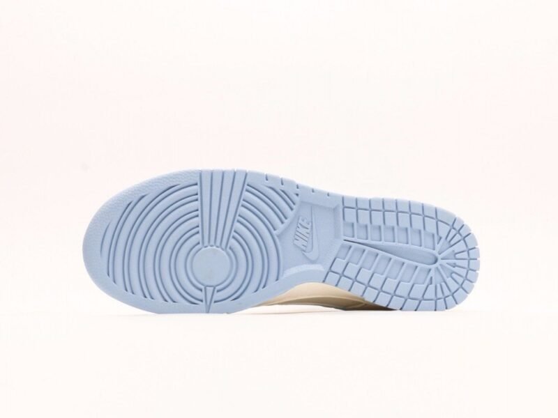 【AT2974】Supreme x Nike Dunk Low 太陽の帆布 このデザインは従来の工業用組み立てラインの制限を打破し、新しいデザインを提案しています。
