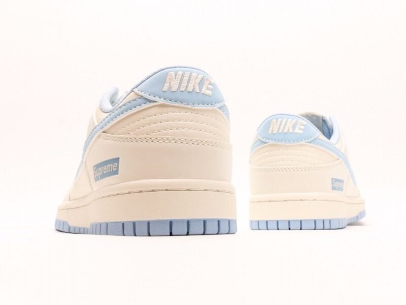 【AT2974】Supreme x Nike Dunk Low 太陽の帆布 このデザインは従来の工業用組み立てラインの制限を打破し、新しいデザインを提案しています。