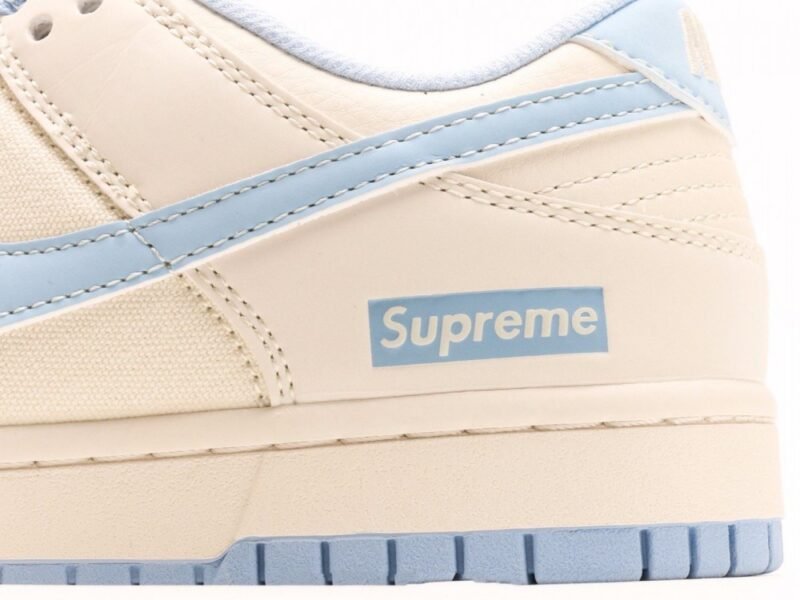 【AT2974】Supreme x Nike Dunk Low 太陽の帆布 このデザインは従来の工業用組み立てラインの制限を打破し、新しいデザインを提案しています。