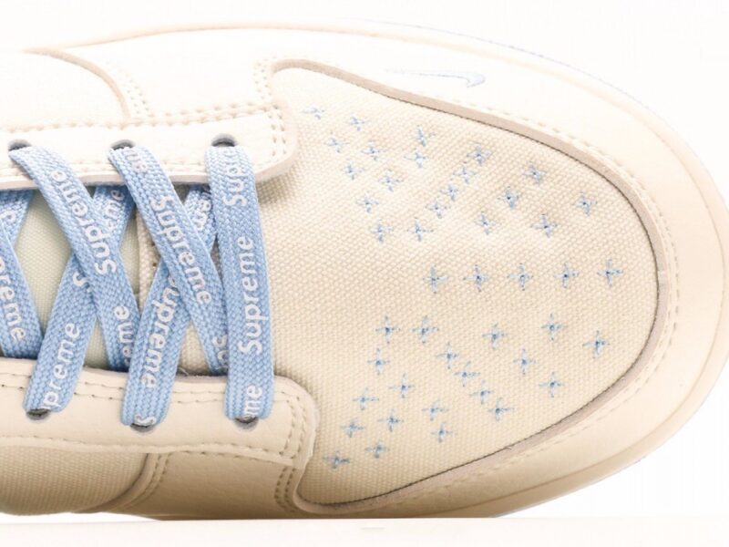 【AT2974】Supreme x Nike Dunk Low 太陽の帆布 このデザインは従来の工業用組み立てラインの制限を打破し、新しいデザインを提案しています。
