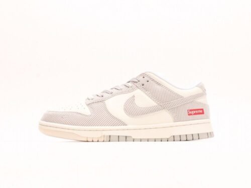 【AT2975】Supreme x Nike Dunk Low 天 このスニーカーは、伝統的な工業的な流れ作業の制限を破ることを主張しています。