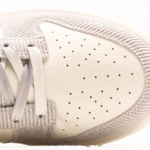 【AT2975】Supreme x Nike Dunk Low 天 このスニーカーは、伝統的な工業的な流れ作業の制限を破ることを主張しています。