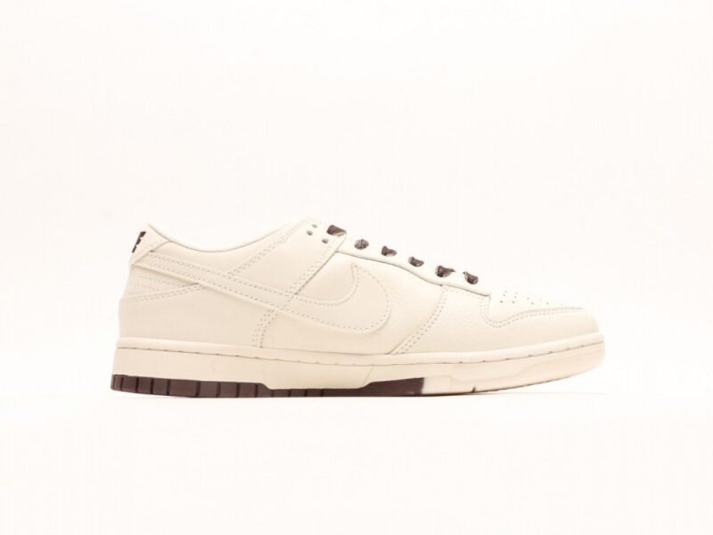 【AT2977】Supreme x Nike Dunk Low ホワイトブラウンの2色コンビネーションは、伝統的な工業的生産ラインのデザイン制約を打破することを主張しています。