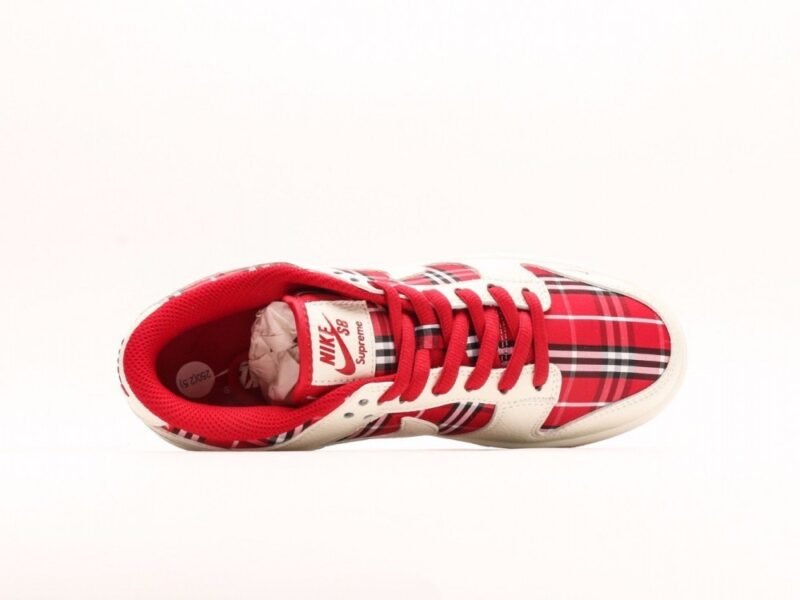 【AT2978】Nike x SupremeのNike SB Dunk Low Supreme-コラボチェック柄生地の配色で、ローカットのカジュアルスポーツスケートボードシューズ。