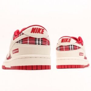 【AT2978】Nike x SupremeのNike SB Dunk Low Supreme-コラボチェック柄生地の配色で、ローカットのカジュアルスポーツスケートボードシューズ。