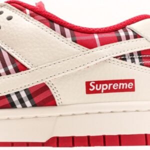 【AT2978】Nike x SupremeのNike SB Dunk Low Supreme-コラボチェック柄生地の配色で、ローカットのカジュアルスポーツスケートボードシューズ。