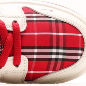 【AT2978】Nike x SupremeのNike SB Dunk Low Supreme-コラボチェック柄生地の配色で、ローカットのカジュアルスポーツスケートボードシューズ。