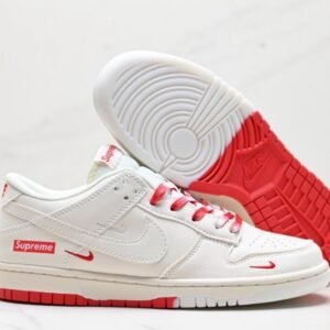【AT2983】Nike x Supreme Nike SB Dunk Low Supremeのコラボレーションスニーカーは、低カットでカジュアルなスケートシューズです。