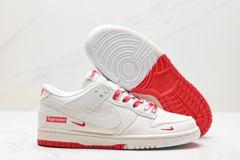 【AT2983】Nike x Supreme Nike SB Dunk Low Supremeのコラボレーションスニーカーは、低カットでカジュアルなスケートシューズです。