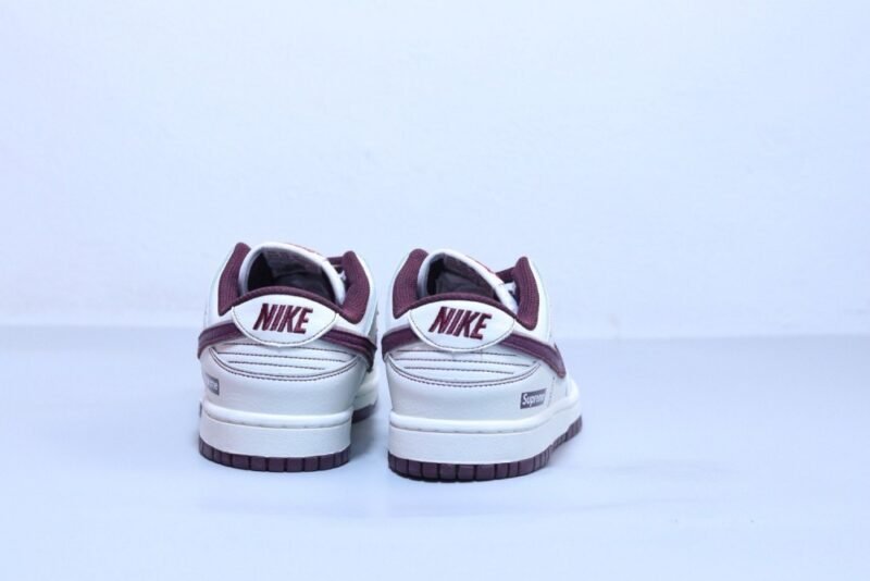 【AT2984】Nike x Supreme Nike SB Dunk Low Pro ヴィンテージロートップカジュアルスケートボードシューズホワイトワイン赤supreme