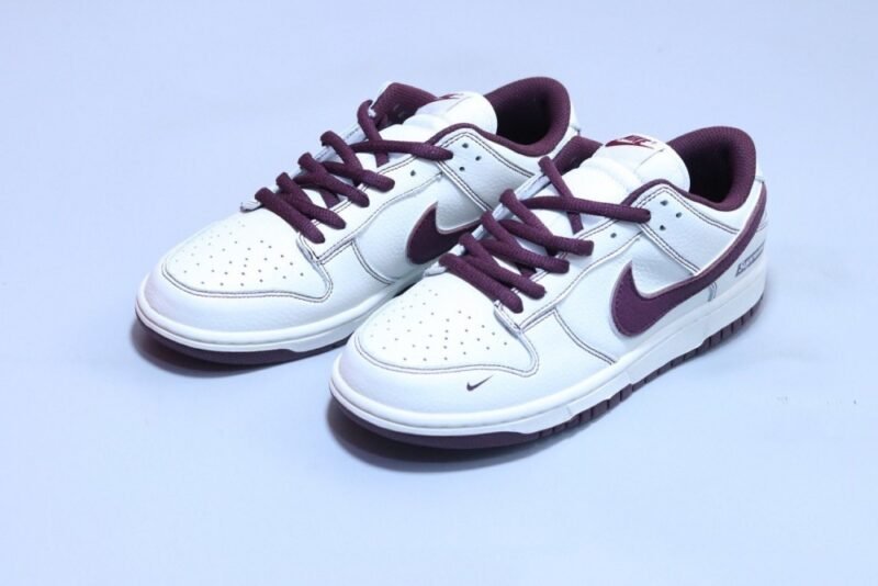 【AT2984】Nike x Supreme Nike SB Dunk Low Pro ヴィンテージロートップカジュアルスケートボードシューズホワイトワイン赤supreme