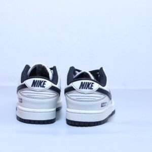 【AT2985】Nike x supreme Nike SB Dunk Low Pro ヴィンテージロートップ カジュアルスポーツスケートボードシューズブラックホワイト supreme