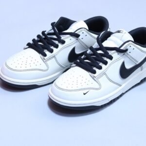 【AT2985】Nike x supreme Nike SB Dunk Low Pro ヴィンテージロートップ カジュアルスポーツスケートボードシューズブラックホワイト supreme