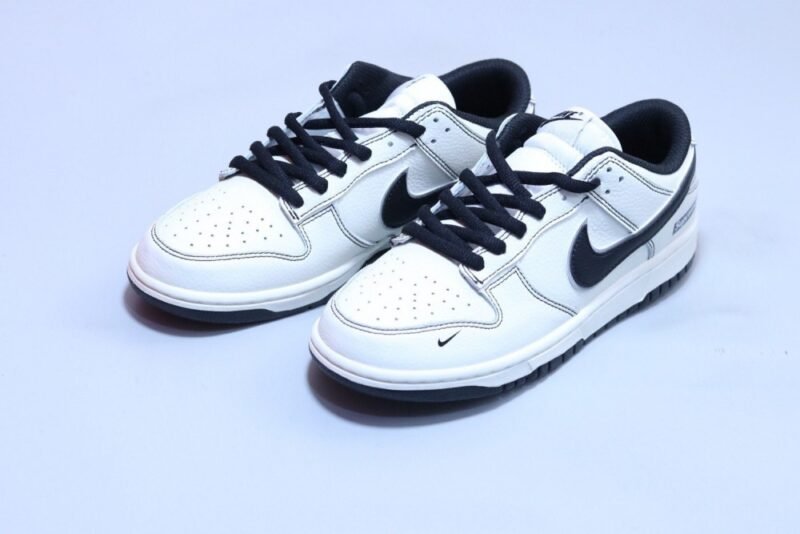 【AT2985】Nike x supreme Nike SB Dunk Low Pro ヴィンテージロートップ カジュアルスポーツスケートボードシューズブラックホワイト supreme