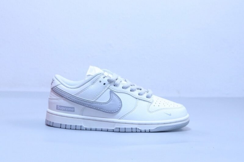 【AT2986】Nike x Supreme Nike SB Dunk Low Pro レトロロートップカジュアルスケートボードシューズグレー＆ホワイトsupreme