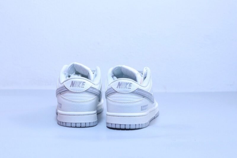 【AT2986】Nike x Supreme Nike SB Dunk Low Pro レトロロートップカジュアルスケートボードシューズグレー＆ホワイトsupreme