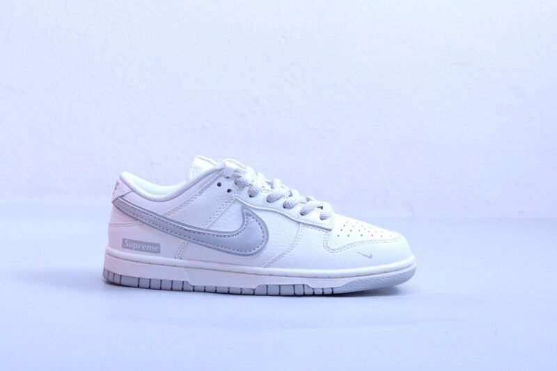 【AT2990】Nike x supreme Nike SB Dunk Low Pro レトロな低靴 休暇スポーツスケートボードシューズ supreme