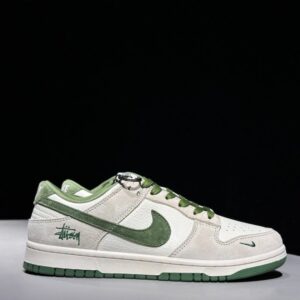 【AT2993】Nike x Stussyという名作、Nike Dunk LowスニーカーのSBシリーズ、Stussyとのコラボレーションモデル。
