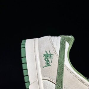 【AT2993】Nike x Stussyという名作、Nike Dunk LowスニーカーのSBシリーズ、Stussyとのコラボレーションモデル。