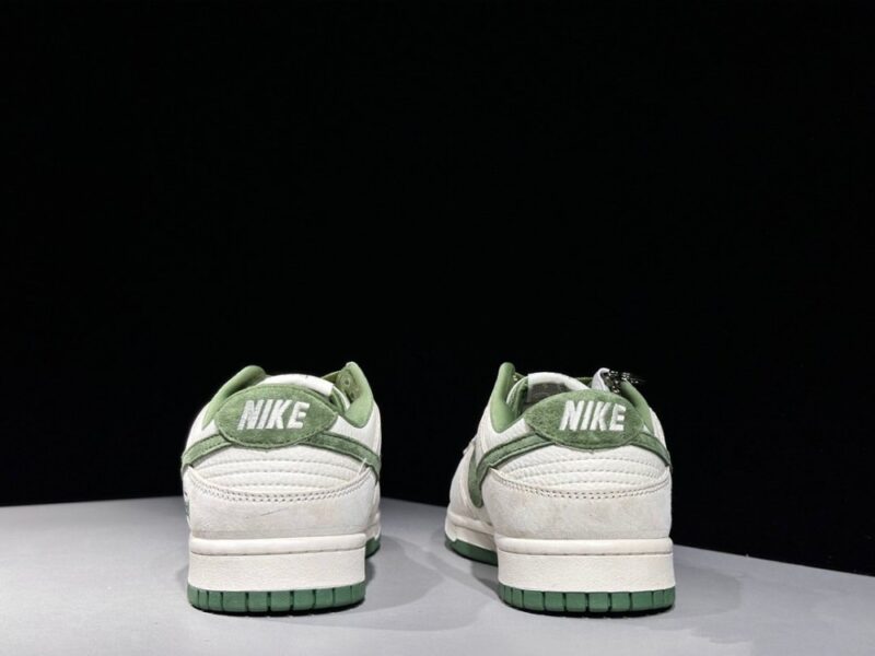 【AT2993】Nike x Stussyという名作、Nike Dunk LowスニーカーのSBシリーズ、Stussyとのコラボレーションモデル。