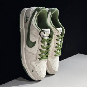 【AT2993】Nike x Stussyという名作、Nike Dunk LowスニーカーのSBシリーズ、Stussyとのコラボレーションモデル。