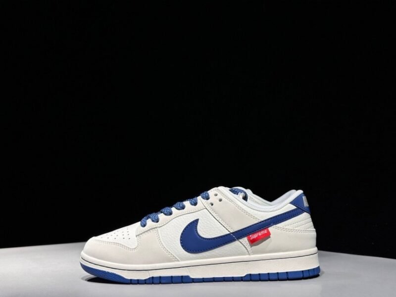 【AT2994】Nike x Supreme Nike Dunk Low スケートボードシューズSBシリーズ Supremeコラボ ベーシックで合わせやすいカジュアルスポーツシューズ 厚いシュータンの充填により快適性が大幅に向上します