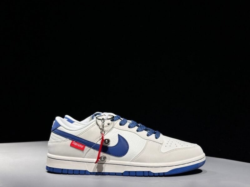 【AT2994】Nike x Supreme Nike Dunk Low スケートボードシューズSBシリーズ Supremeコラボ ベーシックで合わせやすいカジュアルスポーツシューズ 厚いシュータンの充填により快適性が大幅に向上します