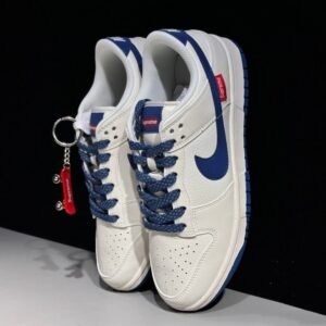 【AT2994】Nike x Supreme Nike Dunk Low スケートボードシューズSBシリーズ Supremeコラボ ベーシックで合わせやすいカジュアルスポーツシューズ 厚いシュータンの充填により快適性が大幅に向上します