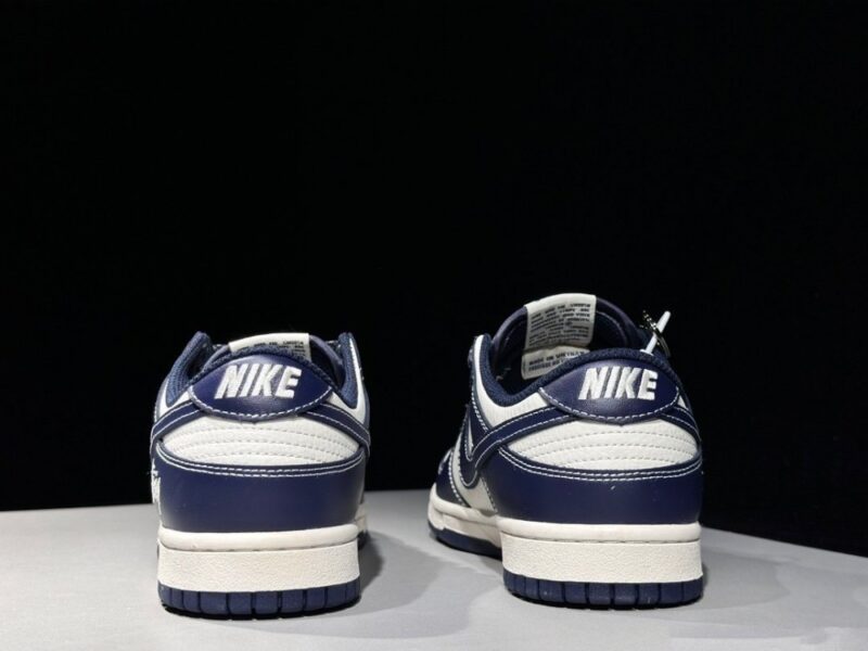 【AT2995】Nike x Stussy Nike Dunk Low スニーカー SBシリーズ Stussyコラボ ベーシックでスポーティなデザインの厚底スニーカー。厚い舌は履き心地をさらに向上させます。