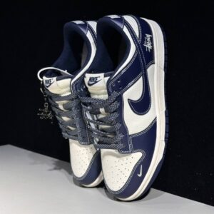 【AT2995】Nike x Stussy Nike Dunk Low スニーカー SBシリーズ Stussyコラボ ベーシックでスポーティなデザインの厚底スニーカー。厚い舌は履き心地をさらに向上させます。