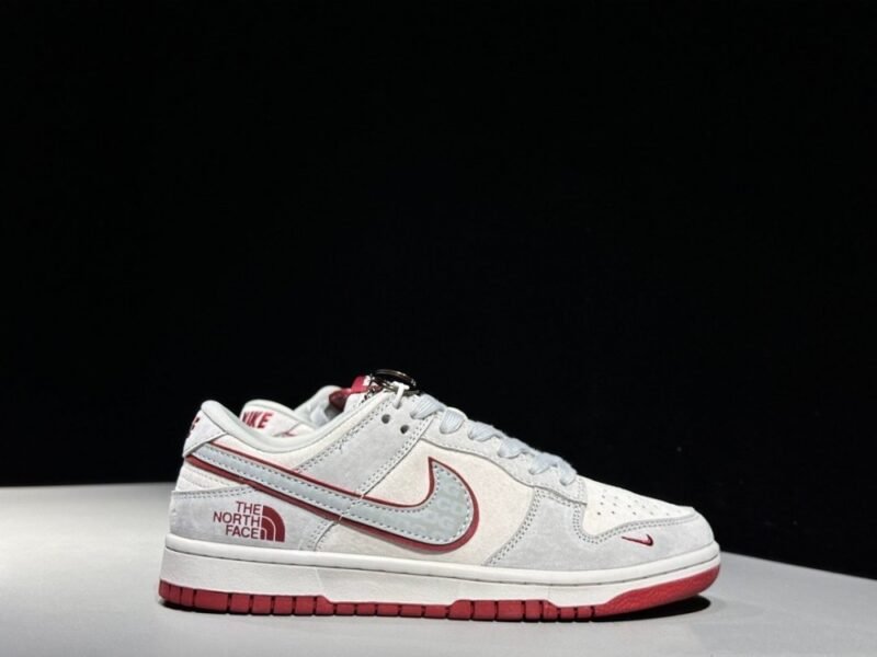 【AT2996】Nike x The North Face Nike Dunk Low スニーカー SBシリーズ The North Face コラボ クラシックで汎用性のあるカジュアルスポーツシューズ 厚いシュータンの充填により、快適性が大幅に向上します
