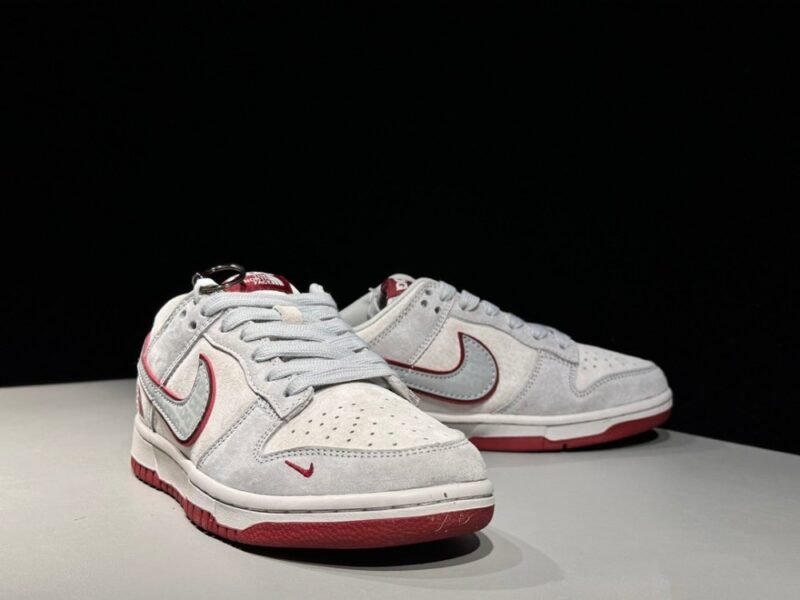 【AT2996】Nike x The North Face Nike Dunk Low スニーカー SBシリーズ The North Face コラボ クラシックで汎用性のあるカジュアルスポーツシューズ 厚いシュータンの充填により、快適性が大幅に向上します